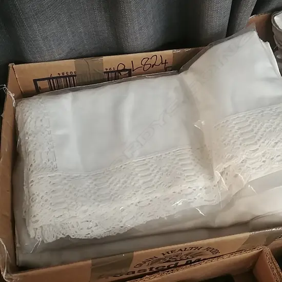 LARGE LOT OF TABLE LINEN
