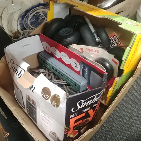 BOX TRAIN TRACKS WHEELS 