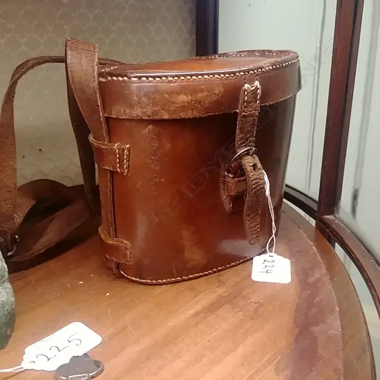 MEDIUM SIZED BINOCULARS