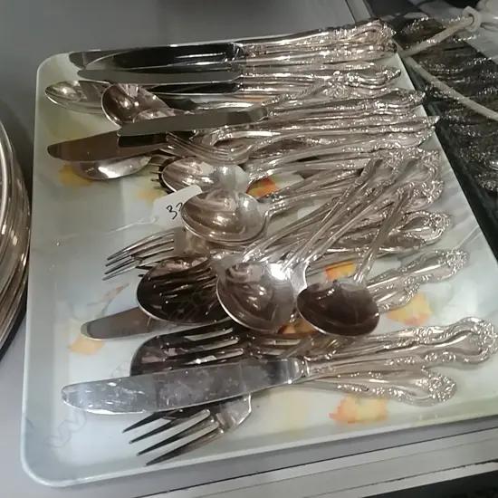 TRAY OF ASST CUTLERY