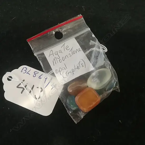 SMALL BAG UNSET MOONSTONES AGATE &OPAL