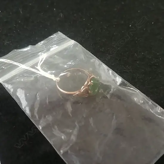 9CT GOLD & GREENSTONE RING