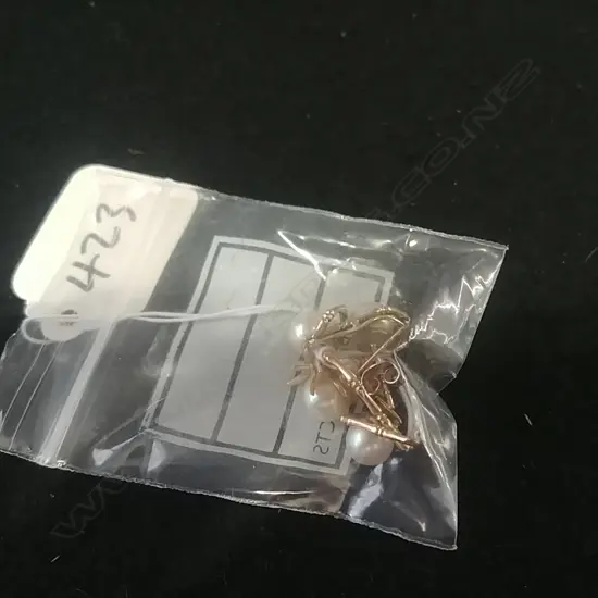 PAIR GOLD PLATED PEARL EARRINGS