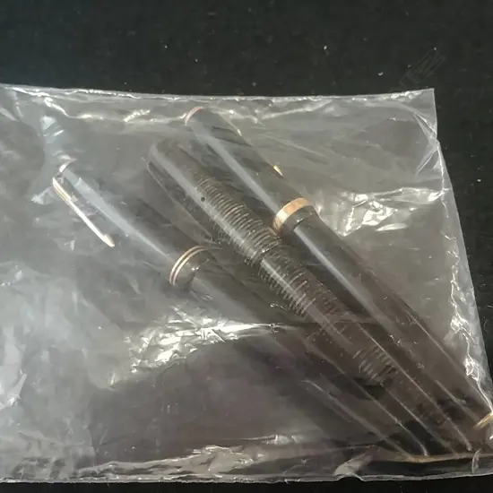 3 VINTAGE PARKER FOUNTAIN PENS 