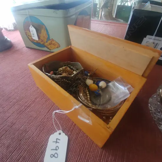 KIWIANA BOX & COSTUME JEWLERY