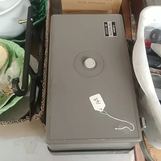 CANON  CNE PROJECTOR