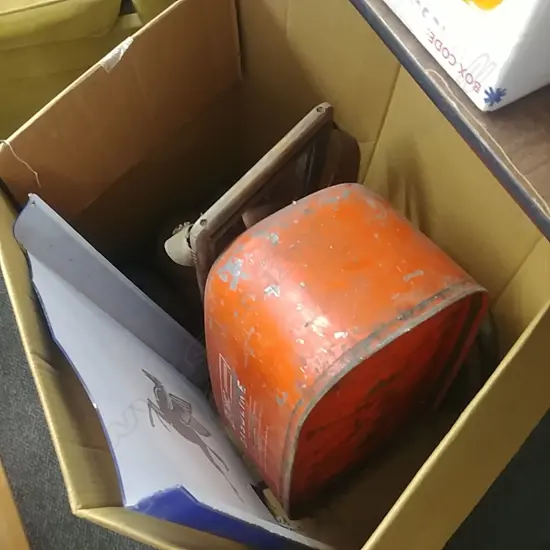 BOX OF CARRIAGE LAMPS + GAS CONTAINER 