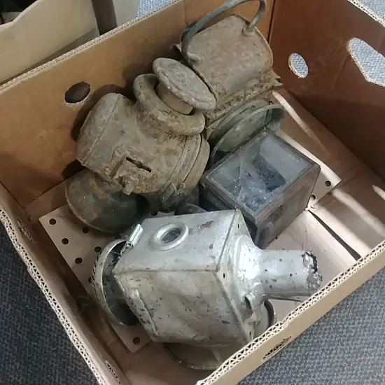 BOX OF LAMPS 