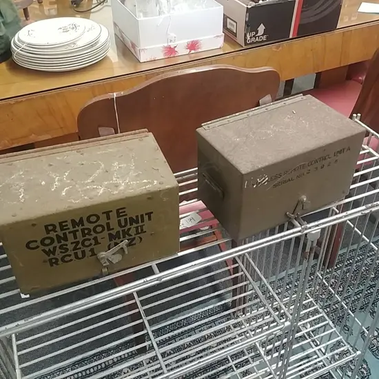 2 WIRELESS REMOTE CONTROL UNITS