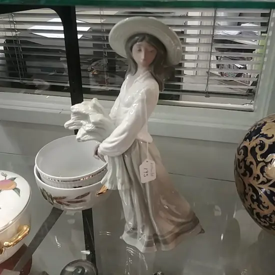 NAO FIGURE OF A GIRL WITH WHEAT