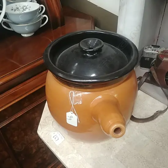 TALL POTTERY VASE & LIDDED CASSEROLE POT