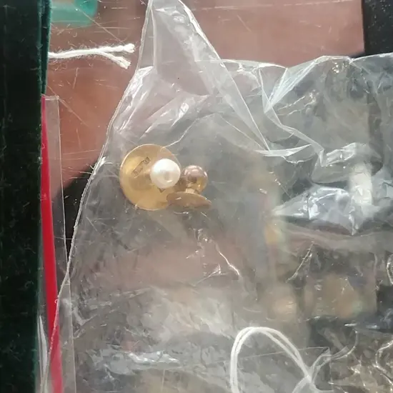 15CT GOLD STUD & 18CT GOLD STUD (PS)