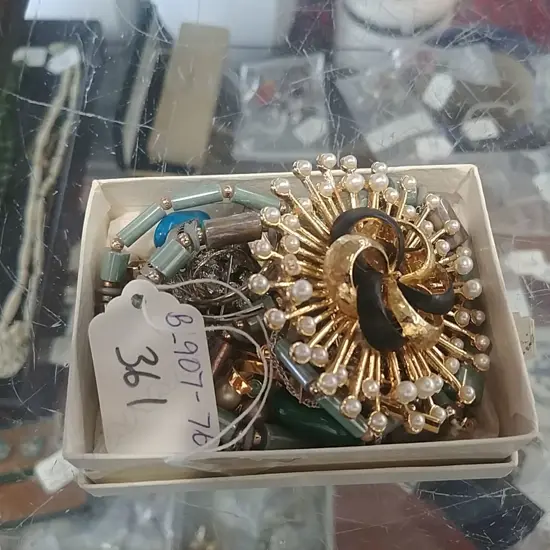 SMALL BOX OF COSTUME JEWELLERY (WS)