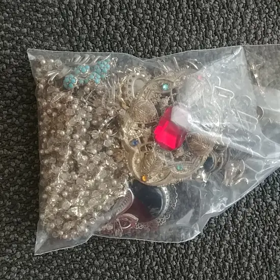 BAG OF COSTUME JEWLERY