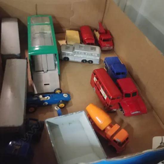TRAY OF 12 MATCHBOX & DINKY TOYS