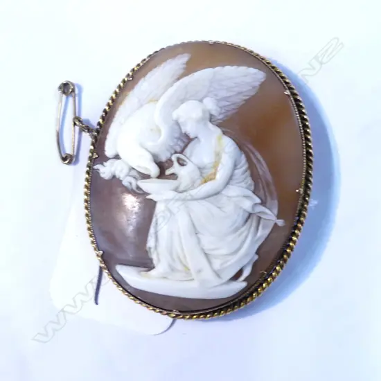 VINTAGE CAMEO WOMAN FEEDING EAGLE