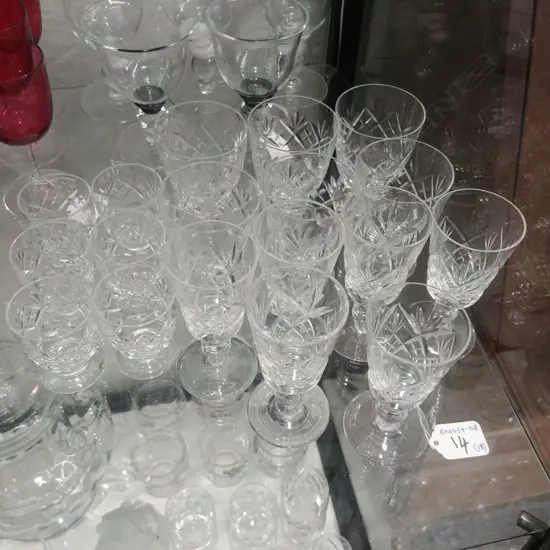 18 CRYSTAL GLASSES, WINE & SHERRY
