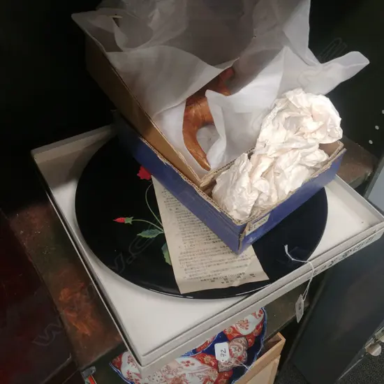 BOXED LACQUER PLATE + CLAY HORSE