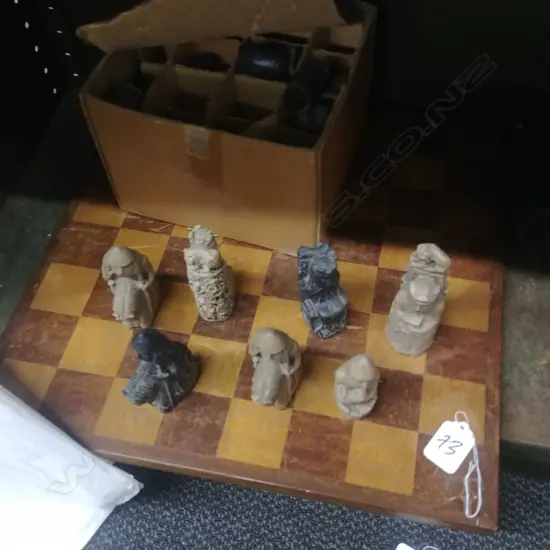 CHESS SET