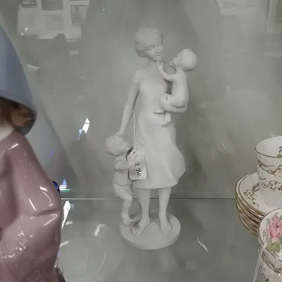 KAISER MOTHER AND CHILDREN BISQUE