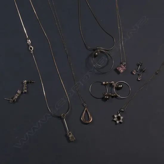 5 SILVER PENDANTS (SET WITH PEARL OR CZ)