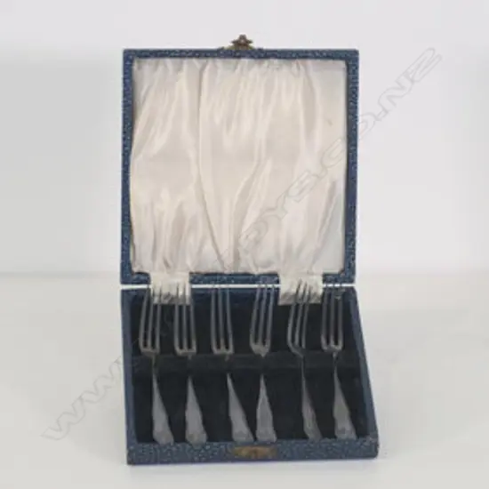 CASED SET OF S/SILVER PICKLE FORKS, SHEFFIELD 1909, 69G
