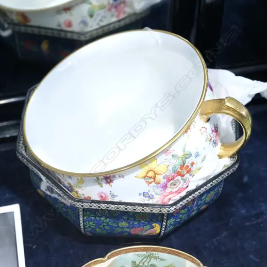 HAMMERSLY CHAMBER-POT AND DOULTON BOWL