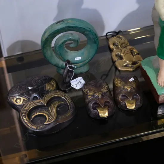 3 TIKI'S PLUS 2 MATAUS