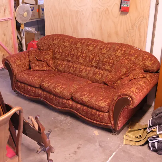 A MODERN 3 SEATER SCALLOPED BACKED SOFA L 2300 MM