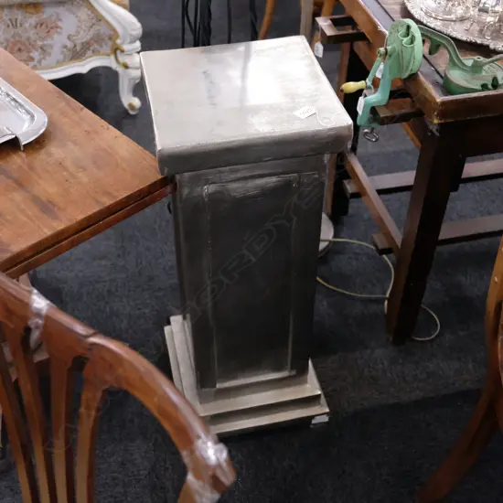 SILVERED METAL COLUMN H. 830MM