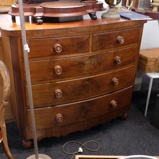 VICT. WALNUT BOW FRONT CHEST OF DRAWERS W. 1215MM D. 535MM H. 1080MM