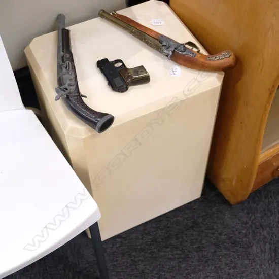 WOODEN LACQUER PLINTH. H. 560MM