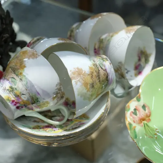 5 SHELLY HEATHER COFFEE CUPS AND SAUCERS