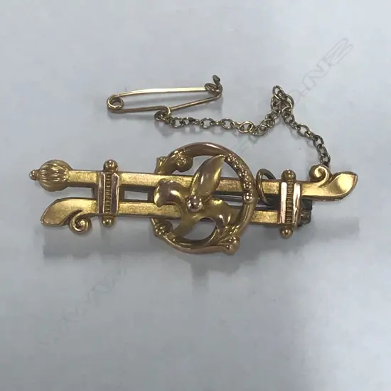 9ct GOLD FLEUR-DE-LYS BROOCH. 2.2gm