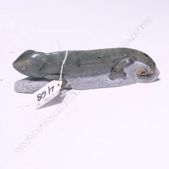CARVED GREEN STONE CHAMELEON FIGURE 