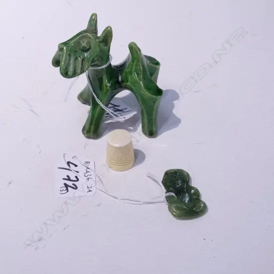 EARLY STUDIO CERAMIC DOG FIGURINE (A/F) / GREENSTONE TIKI / THIMBLE. DOG H. 70MM