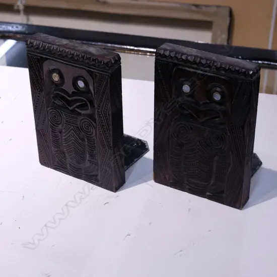 PR MAORI CARVED SOUVENIR BOOK ENDS H. 150MM