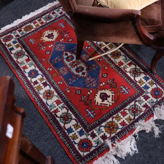 SMALL H/KNOTTED RUG 1300 X 750 MM