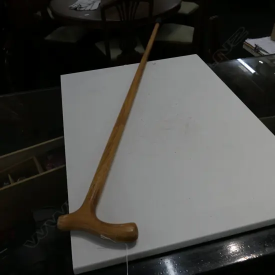 WOODEN WALKING STICK, H. 170MM