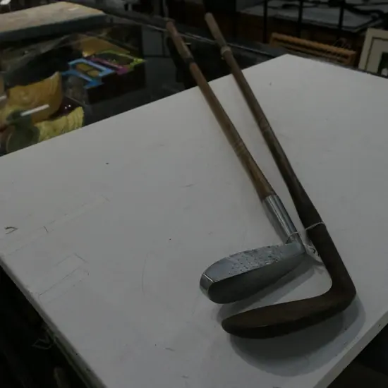 VINTAGE HICKORY GOLF CLUB + PUTTER