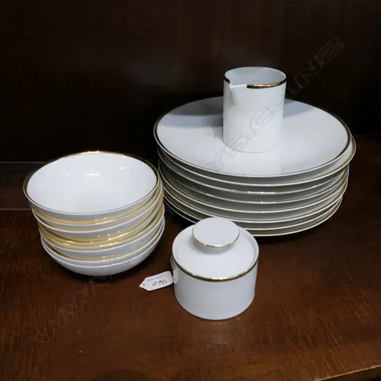 THOMAS PORCELAIN PART DINNER SERVICE