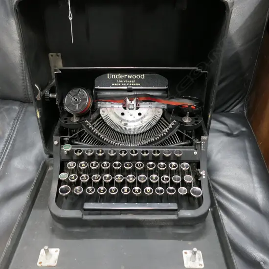 CASED VINTAGE TYPEWRITER