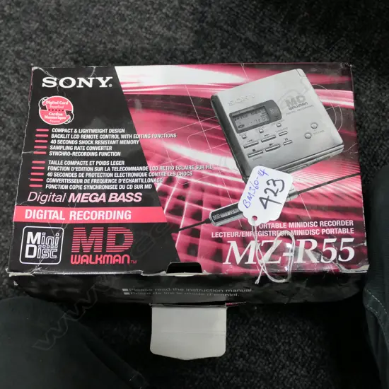 SONY PORTABLE MINIDISC WALKMAN BOXED + ACCESSORIES 