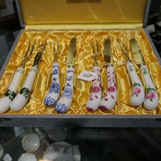 1950s GERMAN PORCELAIN PISTOL GRIP HANDLED KNIVES AND FORKS 