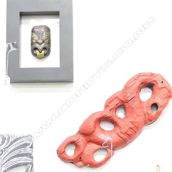 NZ SOUVENIR CARVING & MOUNTED BRASS WHEKU HEAD