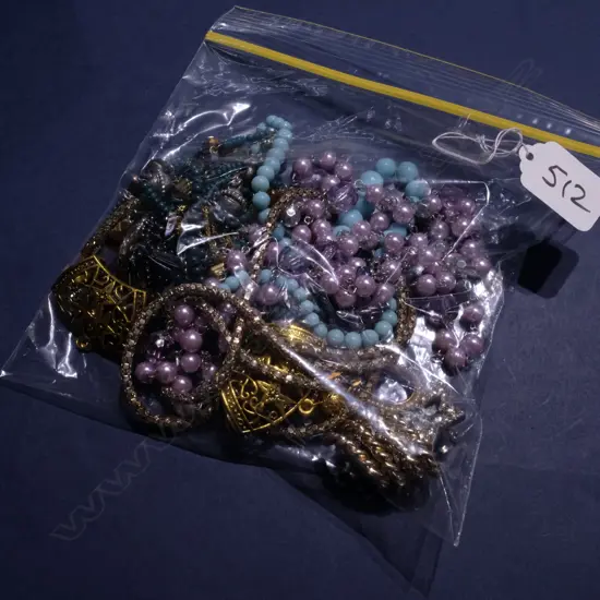 ASST VINTAGE COSTUME JEWELLERY; NECKLACES,BROOCHES ETC