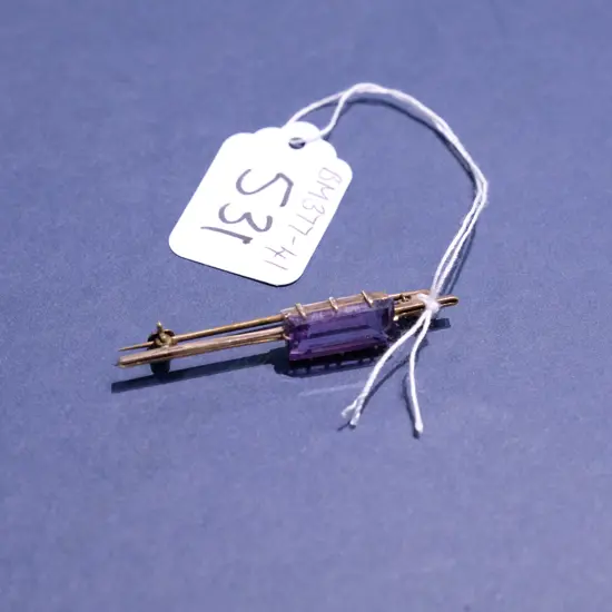 9CT GOLD PURPLE STONE BROOCH