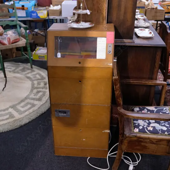 COIN OPERATED AMUSEMENT GAME CABINET H.1150mm