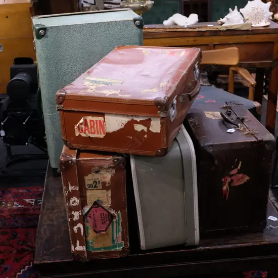 6 VINTAGE SUITCASES