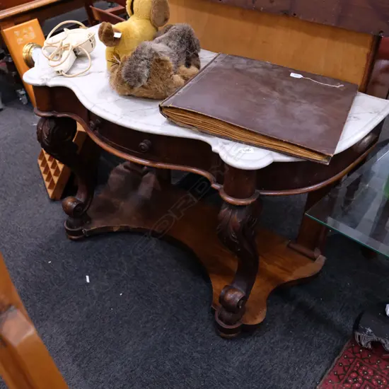 VICT. MAHOGANY SERPENTINE FRONT SIDE TABLE W. 1170MM X H. 735MM